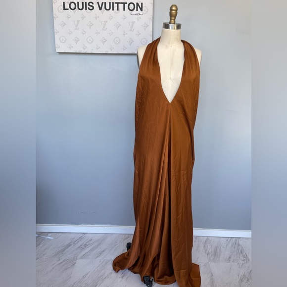 Fame and Partners neck wrap dress - Picture 2 of 4